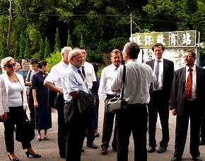 來自德國國會議員、薩克森邦議會議長、市長以及科技創新協會執行長等一行人，參訪慈濟內湖環保教育站。（攝影者:黃朝陽，日期:2010/09/07）