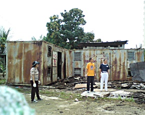 環保站原先破舊的模樣，如今成為接引社區民眾的好所在。(攝影者：葉尚海，地點：甲洞衛星市環保站，日期：2011/09/11)