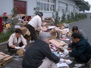 四川省什邡市環保志工，不論老少都用心投入，改變當地人對資源回收的觀念。（攝影者：林欣璇）