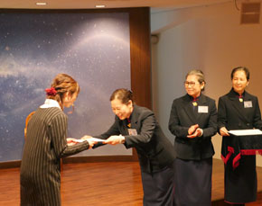 「新芽奨学金」表彰式報道--日本支部にて第一回