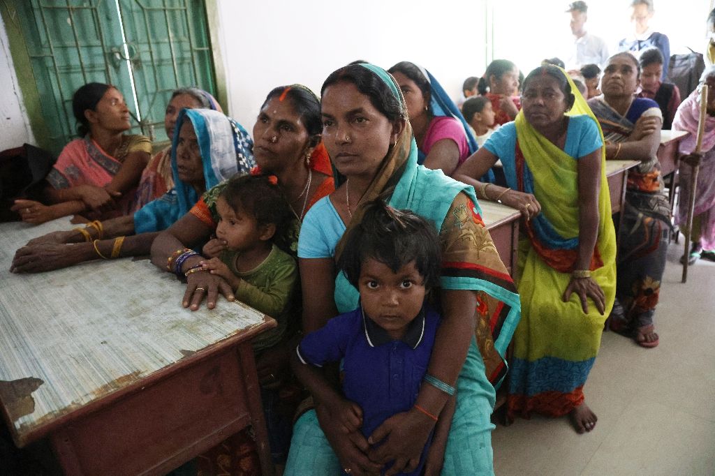 印度村民聽《證嚴法師說故事》 貧窮者啟布施心