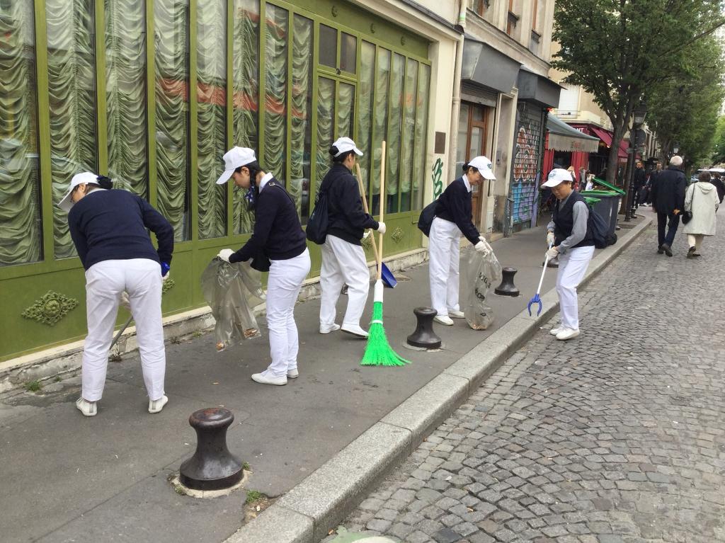 巴黎環保日 走上街掃除菸蒂