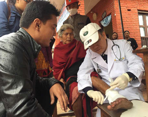 医療チームがネパールに到着　被災地調査へ駆けつけた 
